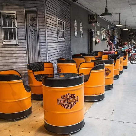 Harley Pub
